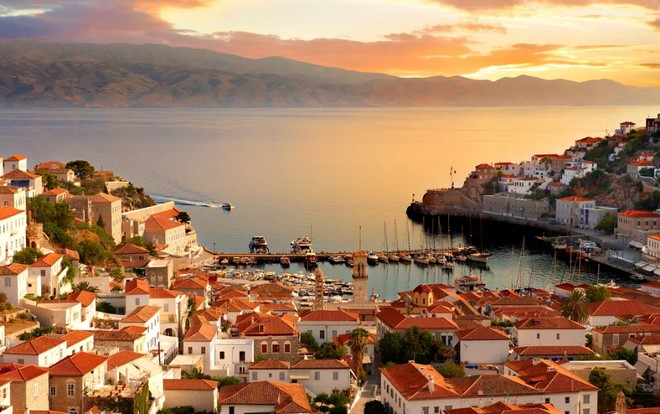 6 Amazing Places to Visit In Greece Where There Are No Cars