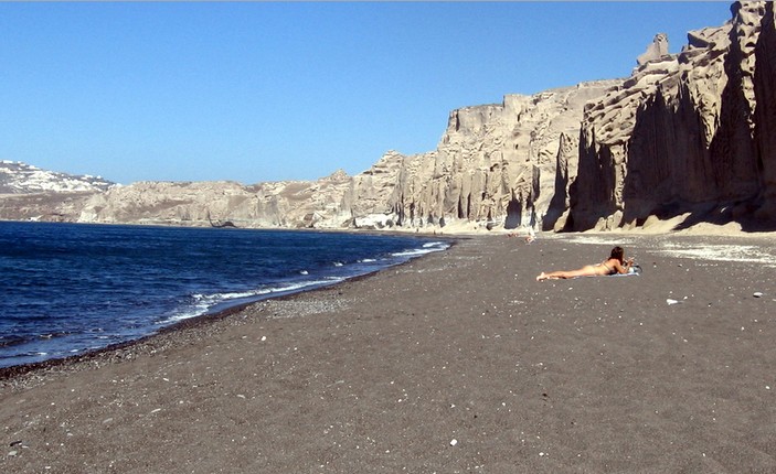 Vourvoulos beach in Santorini