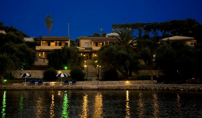 Villa with private beach in Corfu
